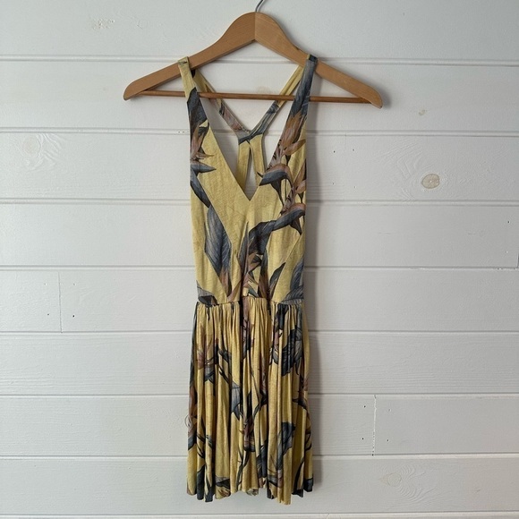 Kimchi Blue Urban Outfitters Akela Yellow Tropical Halter Playsuit Romper Sz XS - Picture 4 of 10